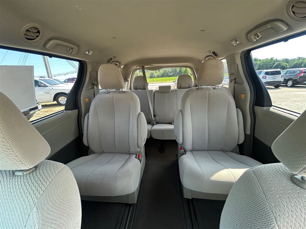 Used 2012 Toyota Sienna LE w/ Towing Pkg AWD/4WD image 22