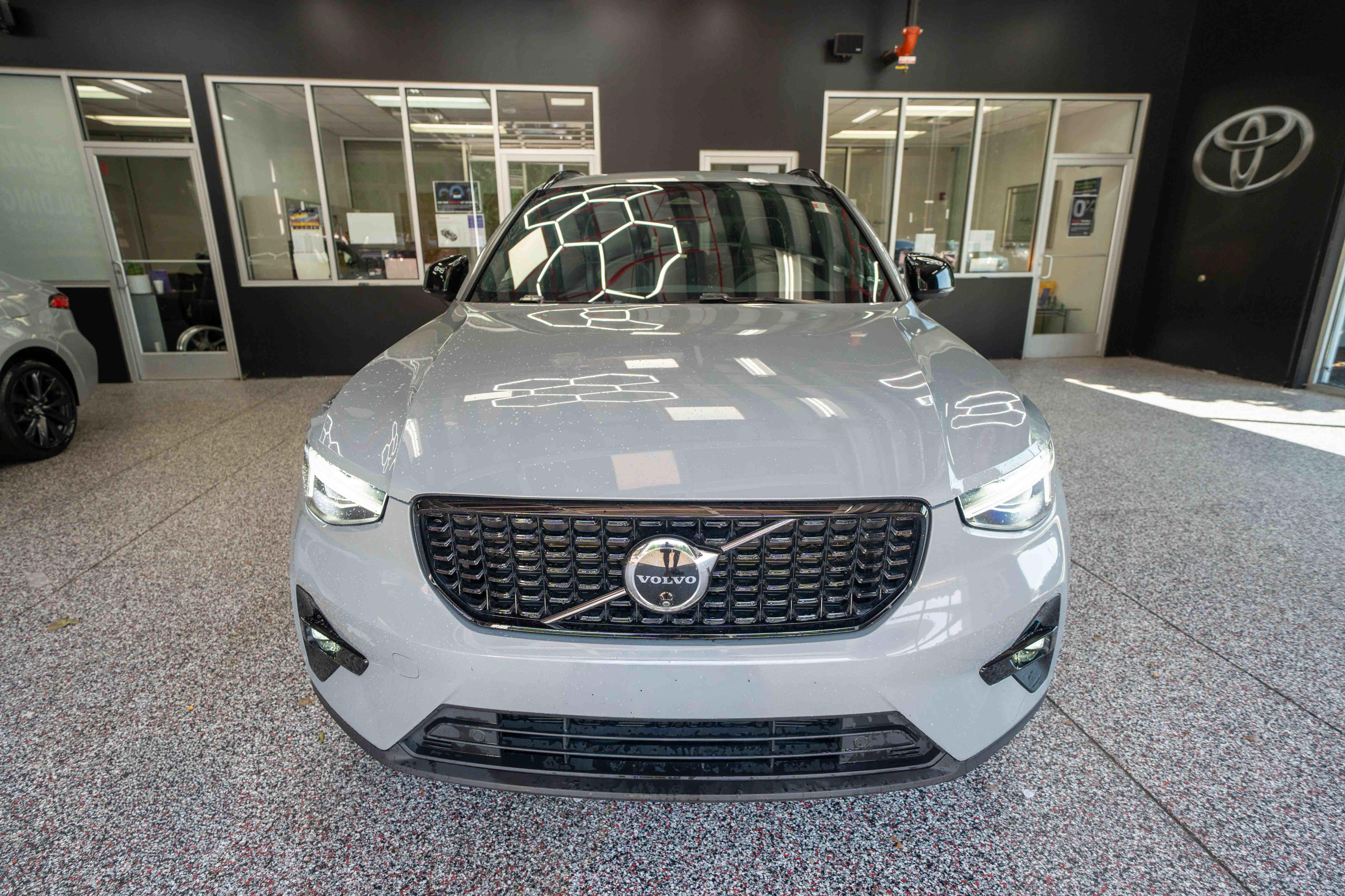 Used 2024 Volvo XC40 B5 Plus w/ Protection Package Premier AWD/4WD image 6