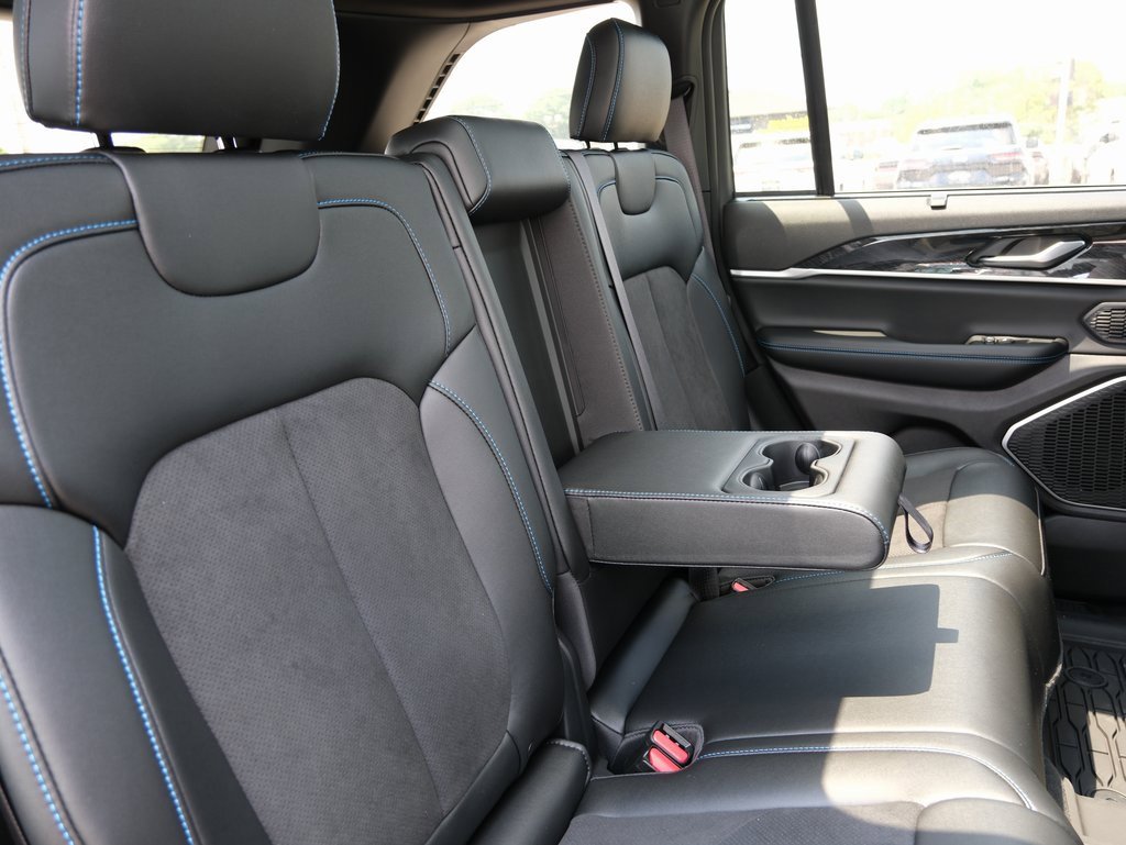 Used 2024 Jeep Grand Cherokee Trailhawk w/ Luxury Tech Group III image 37