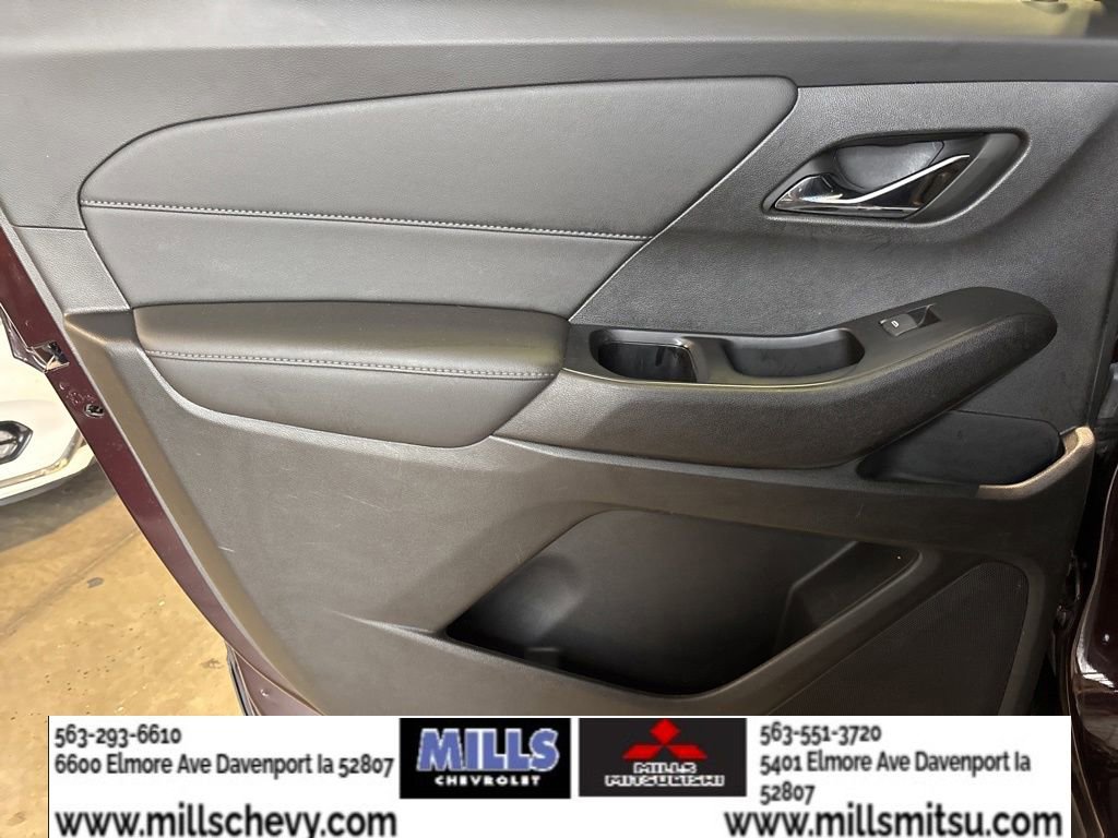 Used 2023 Chevrolet Traverse LT FWD image 11