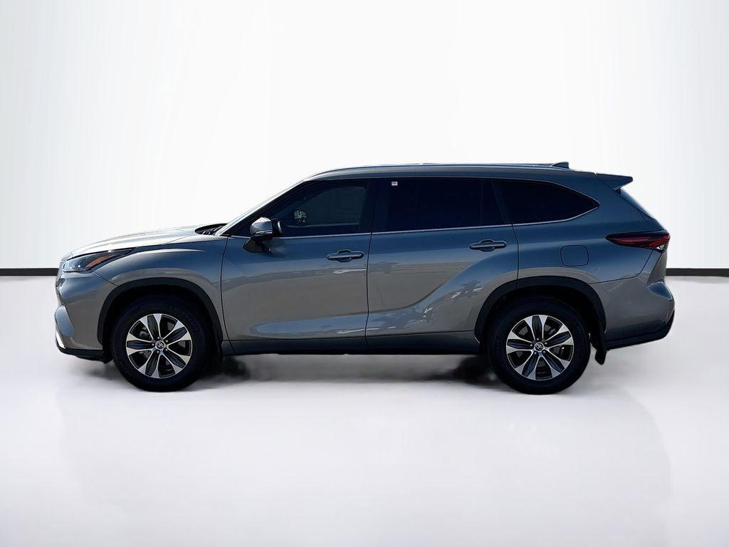 Certified 2025 Toyota Highlander XLE image 8