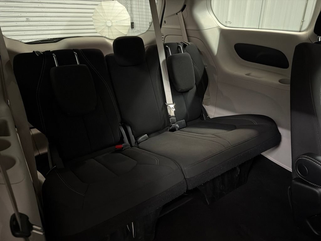 Used 2023 Chrysler Voyager LX FWD image 27