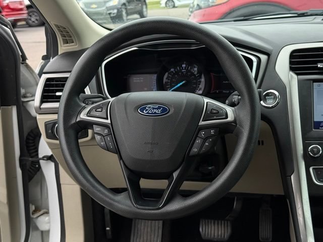 Used 2019 Ford Fusion SE FWD image 7