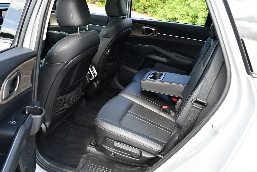 Used 2022 Kia Sorento S w/ Panoramic Sunroof Package AWD/4WD image 16