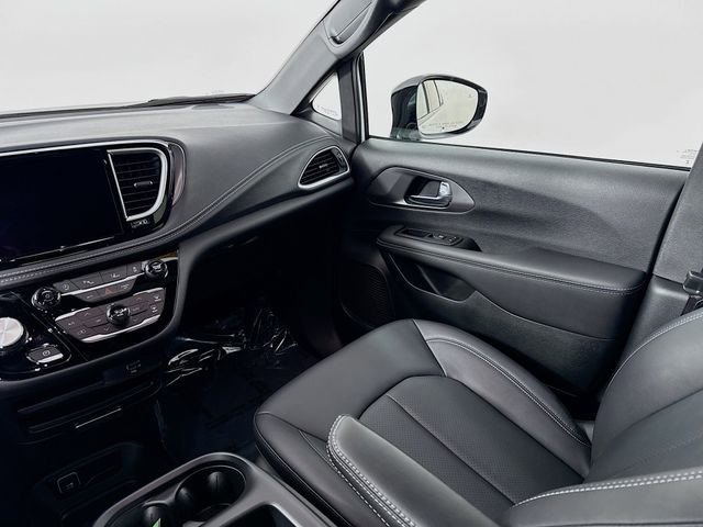 Used 2026 Chrysler Pacifica Select FWD image 22