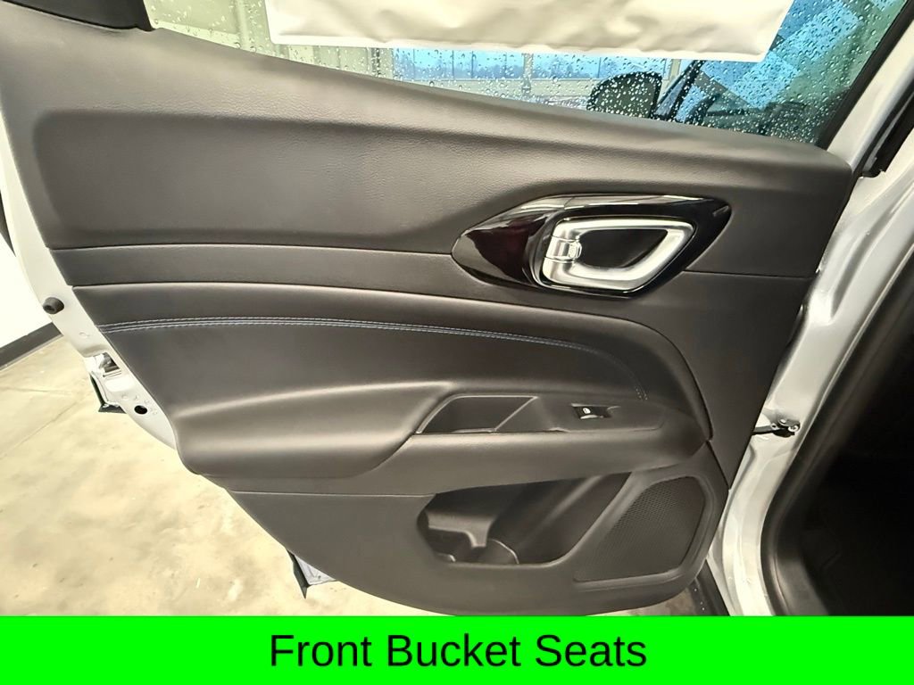 New 2026 Jeep Compass Latitude image 12