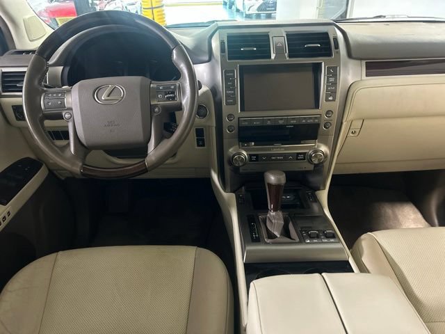 Used 2019 Lexus GX 460 Premium w/ Premium Package AWD/4WD image 16