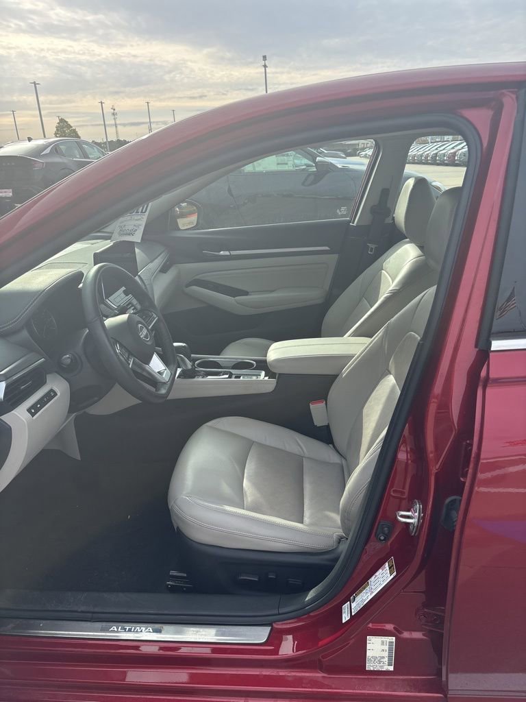Used 2023 Nissan Altima 2.5 SL image 3