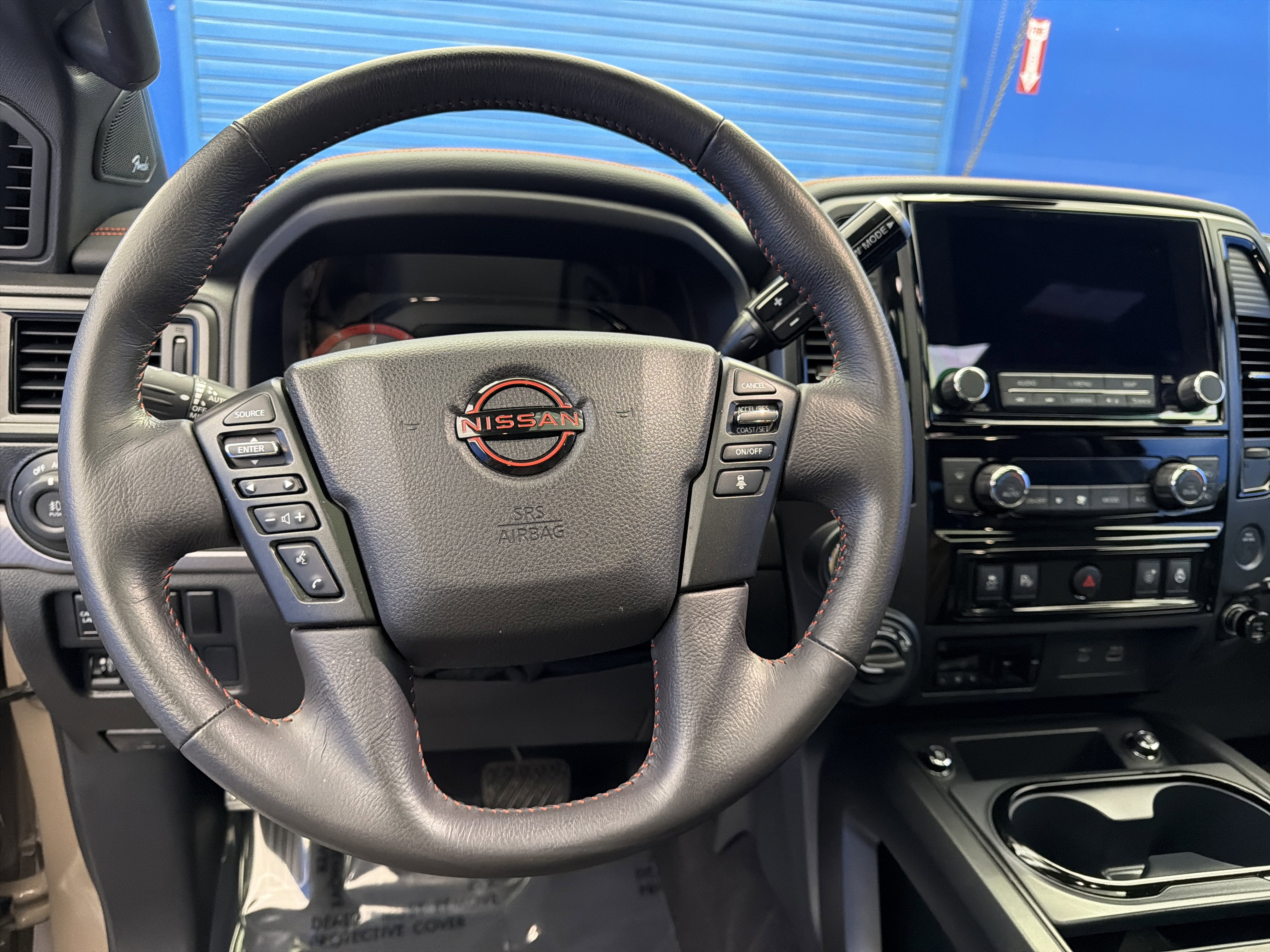 Used 2023 Nissan Titan PRO-4X w/ Pro-4x Convenience Package image 14