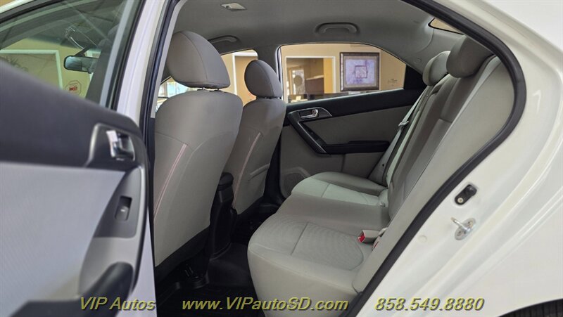 Used 2013 Kia Forte EX FWD image 17