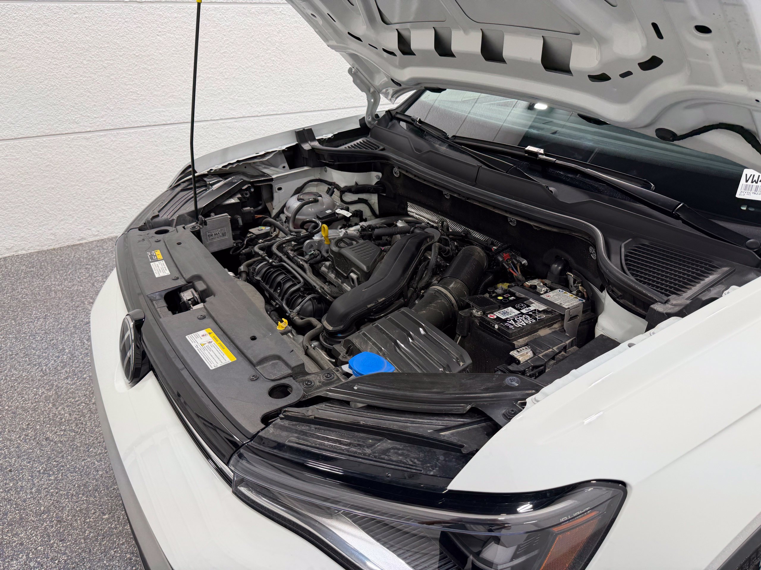 Certified 2025 Volkswagen Taos SE FWD image 48