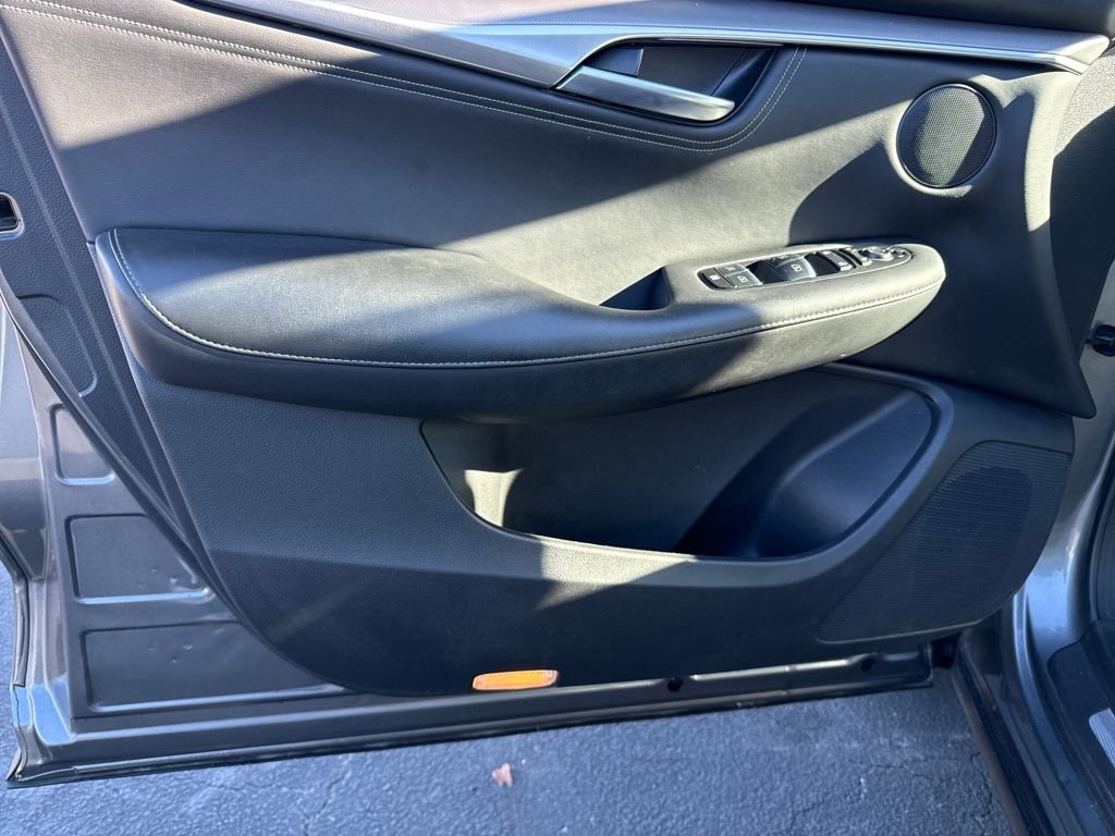 Used 2023 INFINITI QX55 Luxe w/ Cargo Package image 11