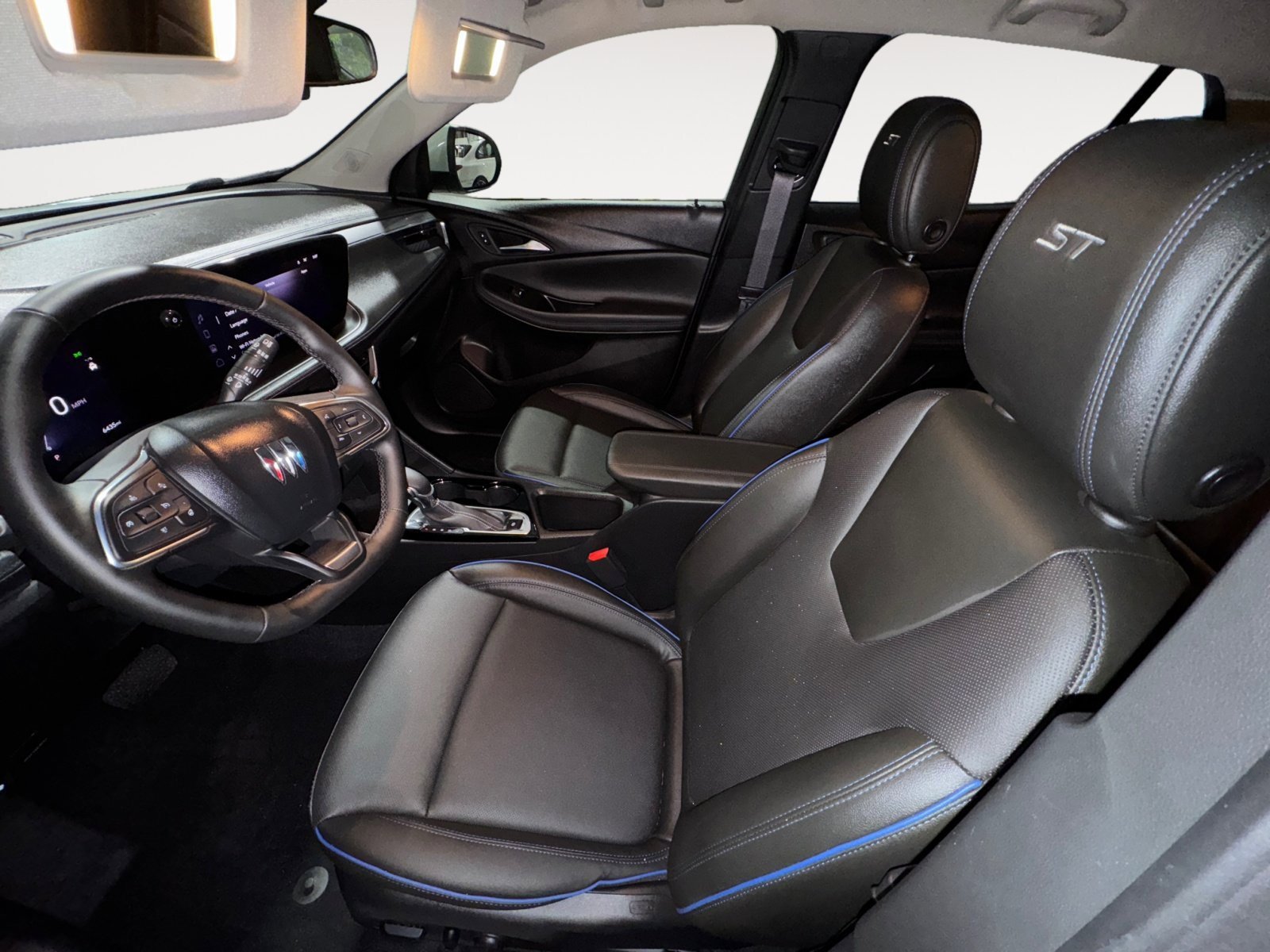 Used 2025 Buick Encore GX Sport Touring w/ Comfort Package image 4