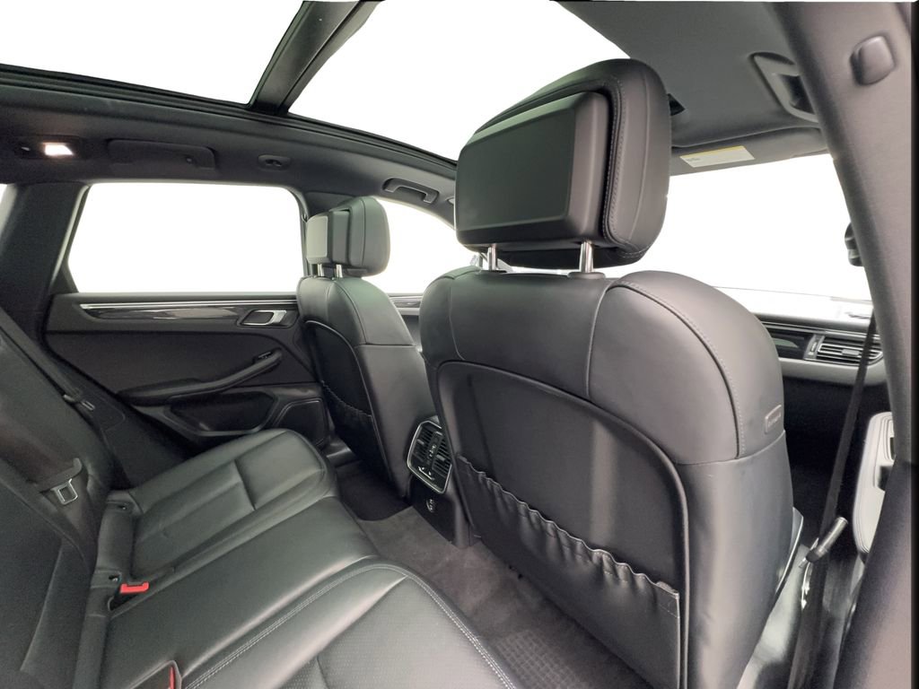 Used 2023 Porsche Macan AWD/4WD image 28