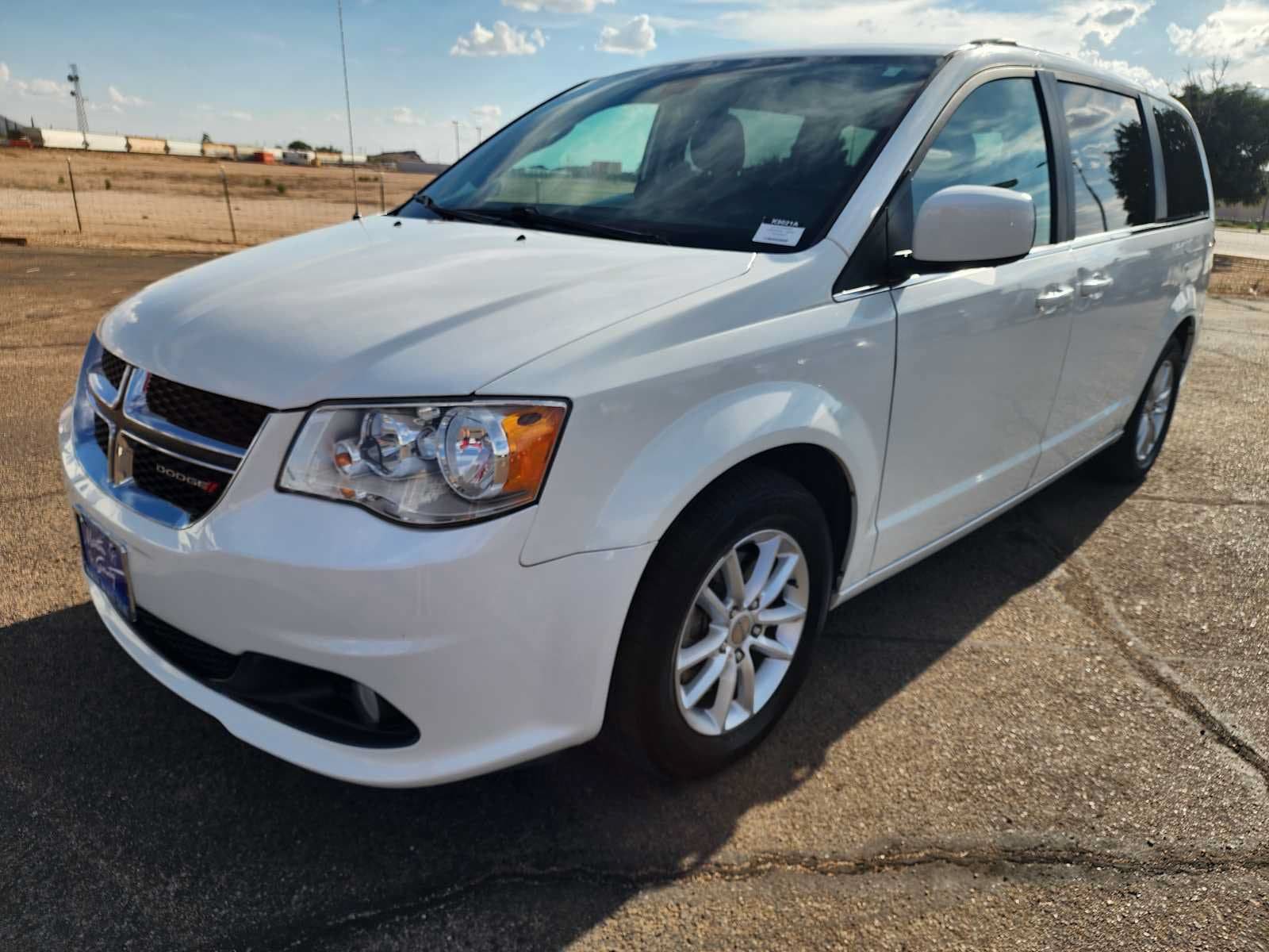 Used 2020 Dodge Grand Caravan SXT FWD image 3