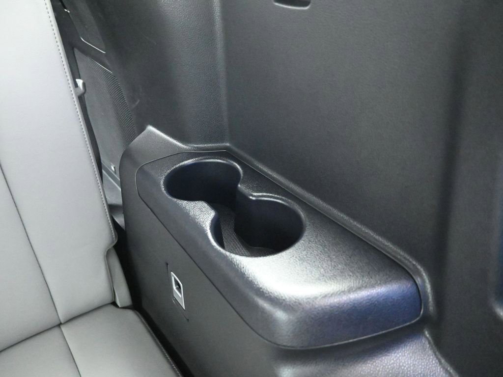 Used 2023 Toyota Highlander Limited image 37