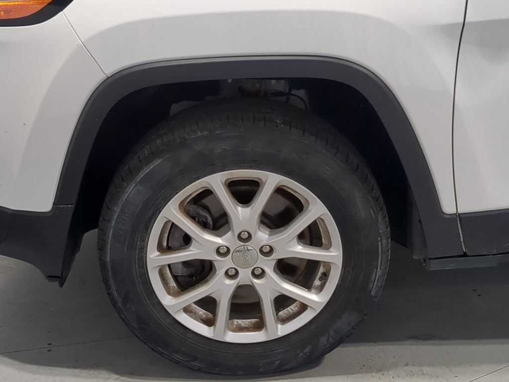 Used 2017 Jeep Cherokee Latitude w/ Comfort/Convenience Group AWD/4WD image 17