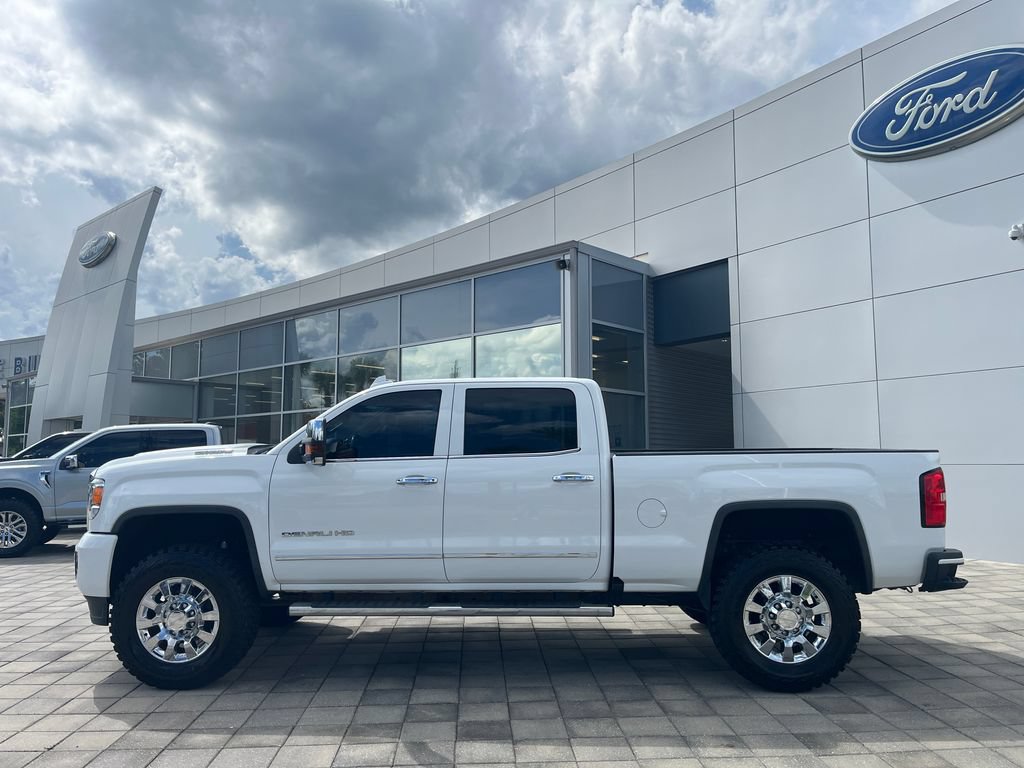 Used 2019 GMC Sierra 2500 Denali w/ Duramax Plus Package AWD/4WD image 4