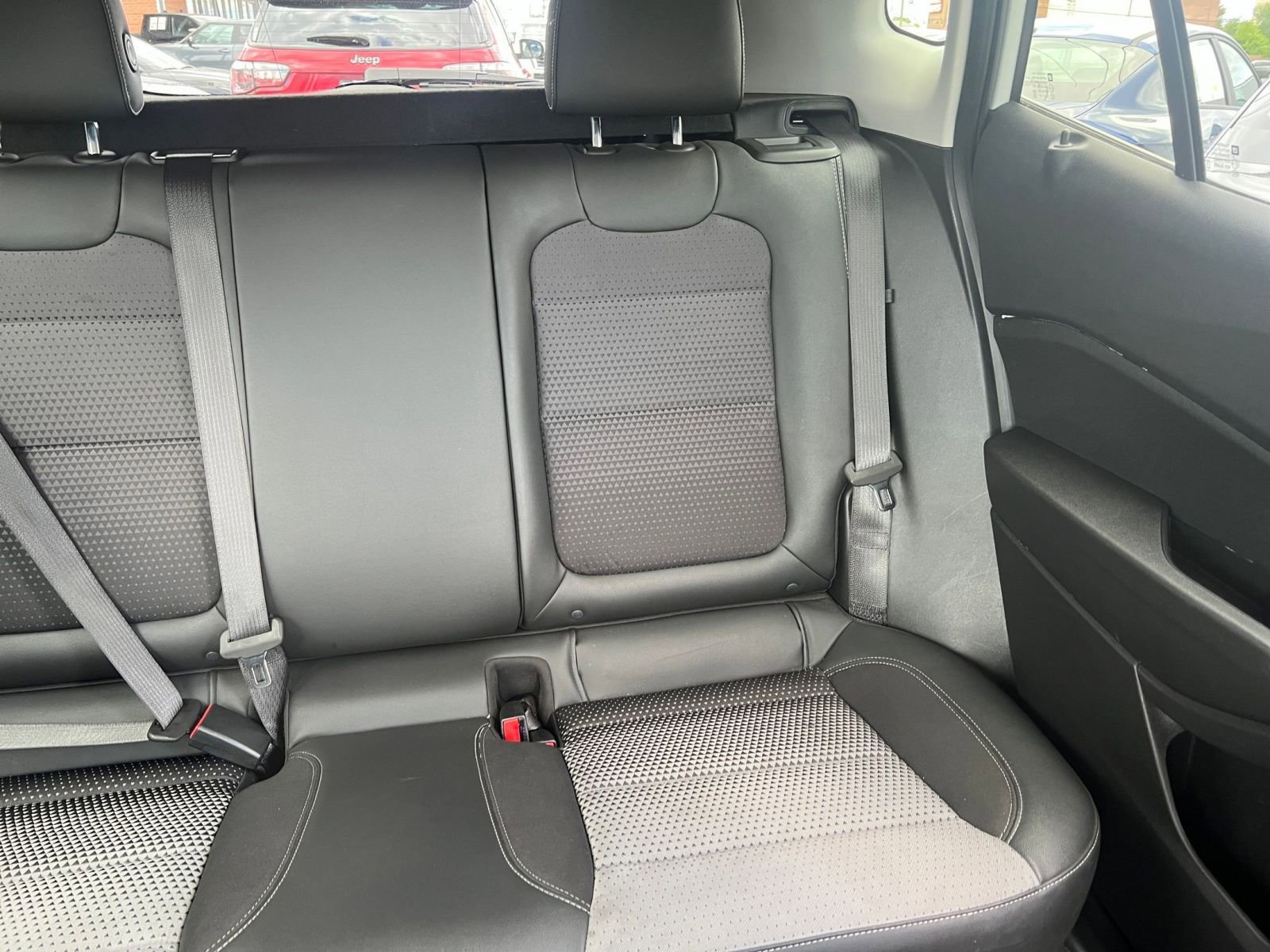 Used 2025 Chevrolet Trax LT FWD image 37