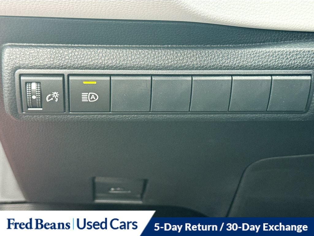 Used 2025 Toyota Corolla XSE FWD image 15