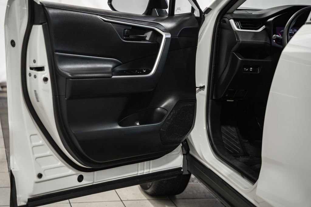 Used 2024 Toyota RAV4 LE image 34