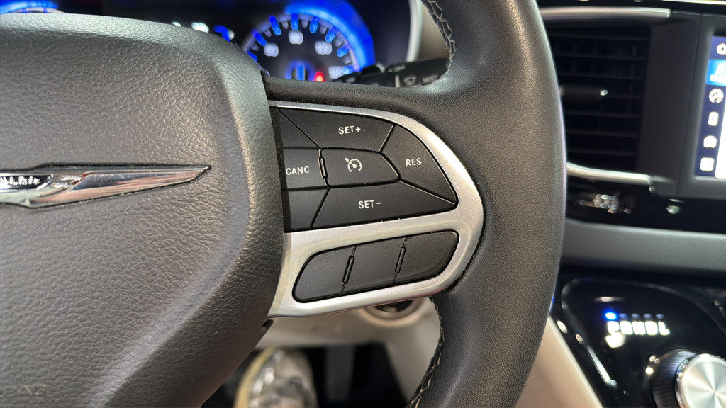 Used 2023 Chrysler Voyager LX FWD image 22