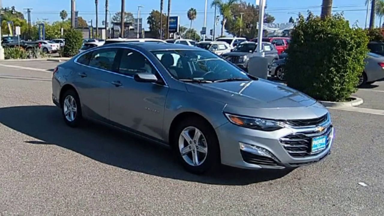 Used 2024 Chevrolet Malibu LT image 2