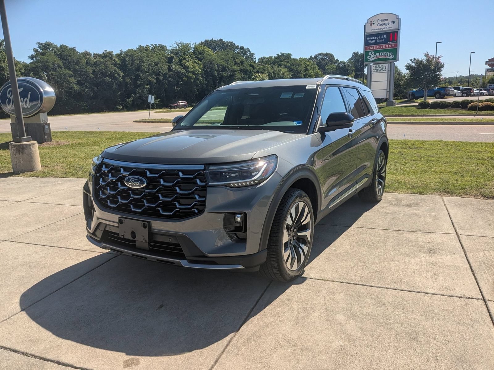 New 2026 Ford Explorer Platinum w/ LUX Leather Package AWD/4WD image 7