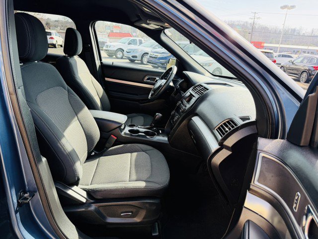 Used 2018 Ford Explorer XLT image 17