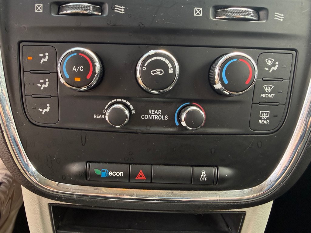 Used 2018 Dodge Grand Caravan SE w/ UConnect Hands-Free Group FWD image 26