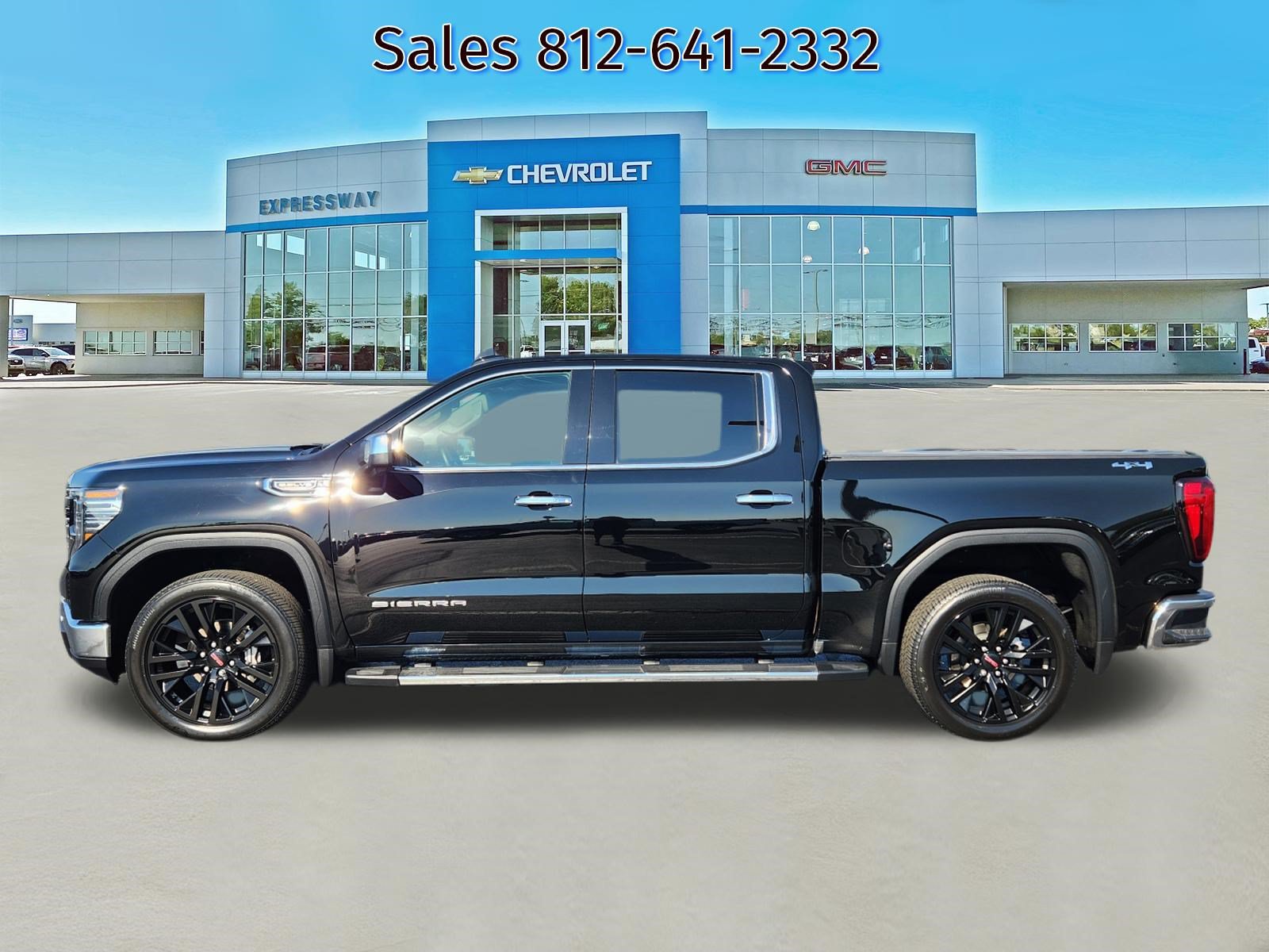 Used 2024 GMC Sierra 1500 SLT w/ SLT Premium Plus Package AWD/4WD image 4
