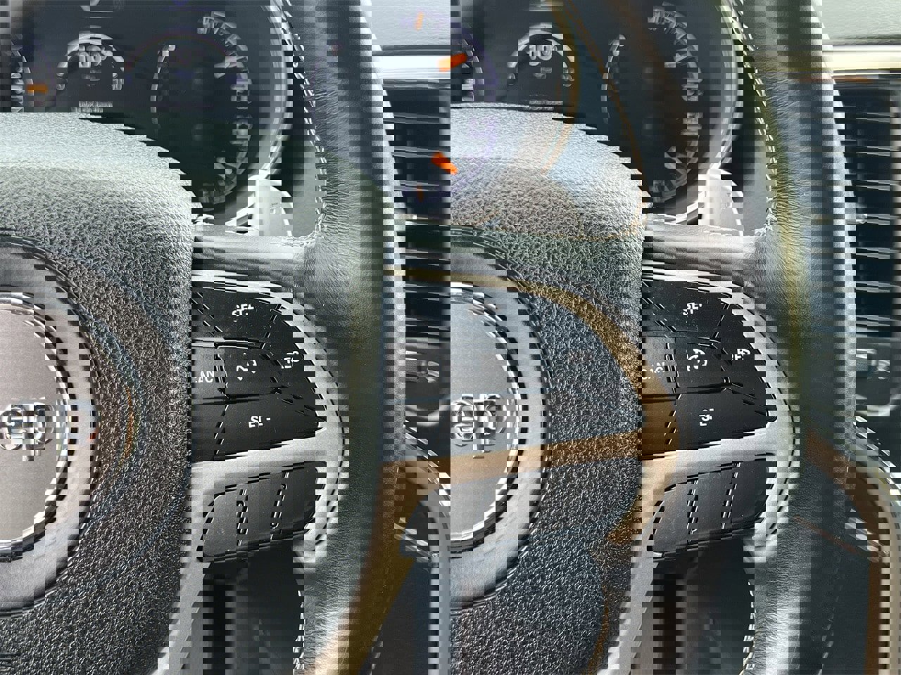 Used 2017 Jeep Grand Cherokee Limited w/ Luxury Group II image 12