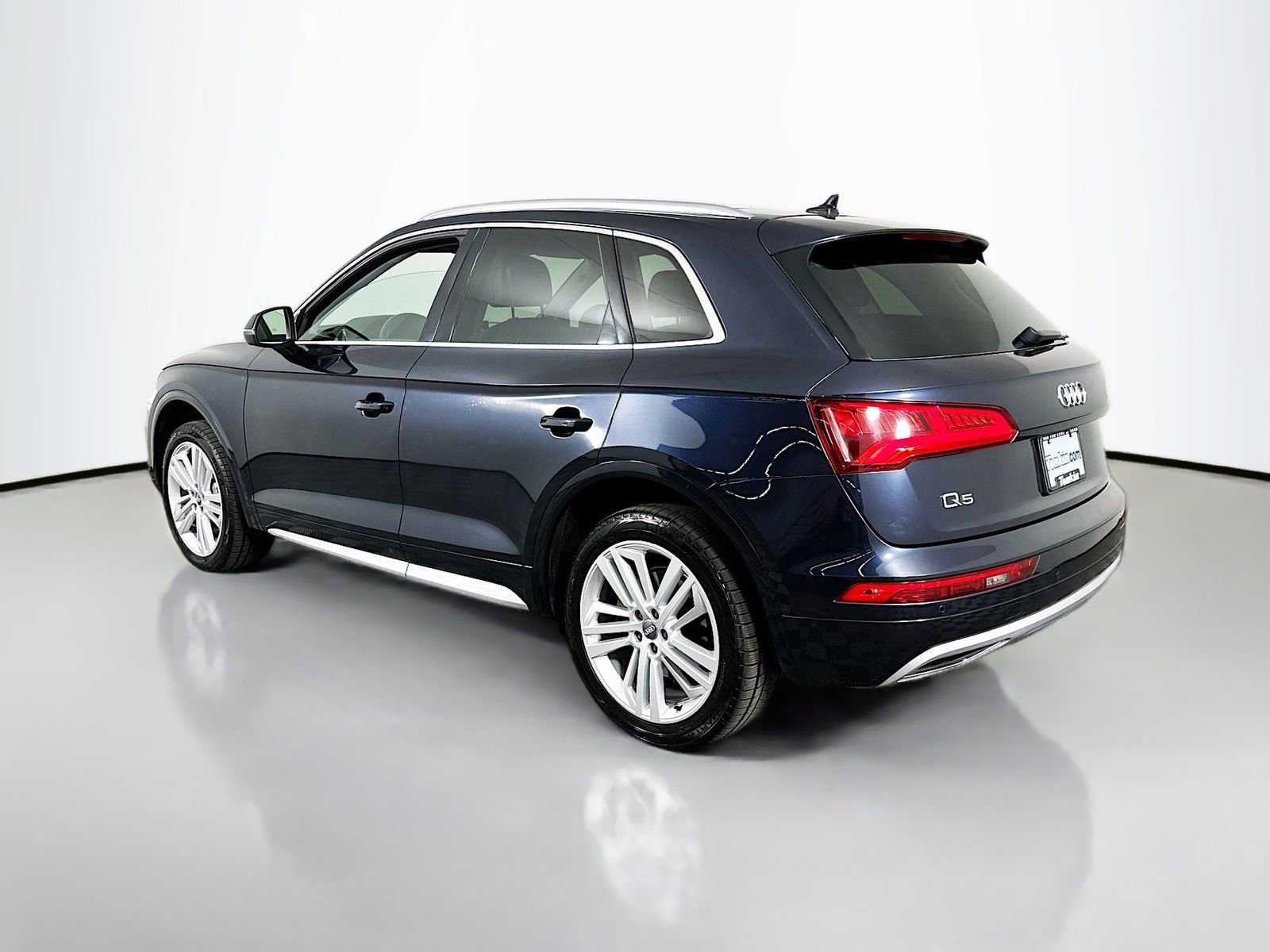 Used 2019 Audi Q5 3.2 Premium w/ Premium Plus Package AWD/4WD image 5