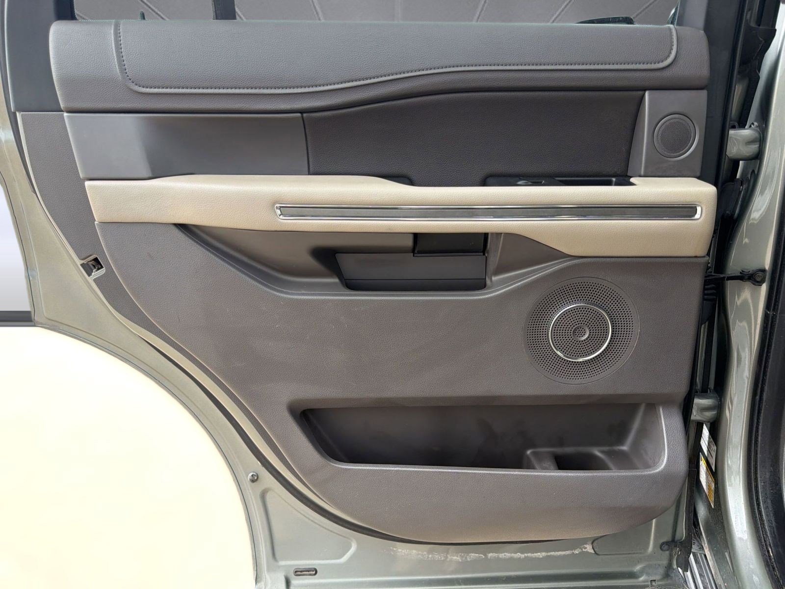 Used 2019 Ford Expedition XLT w/ Equipment Group 202A RWD image 24