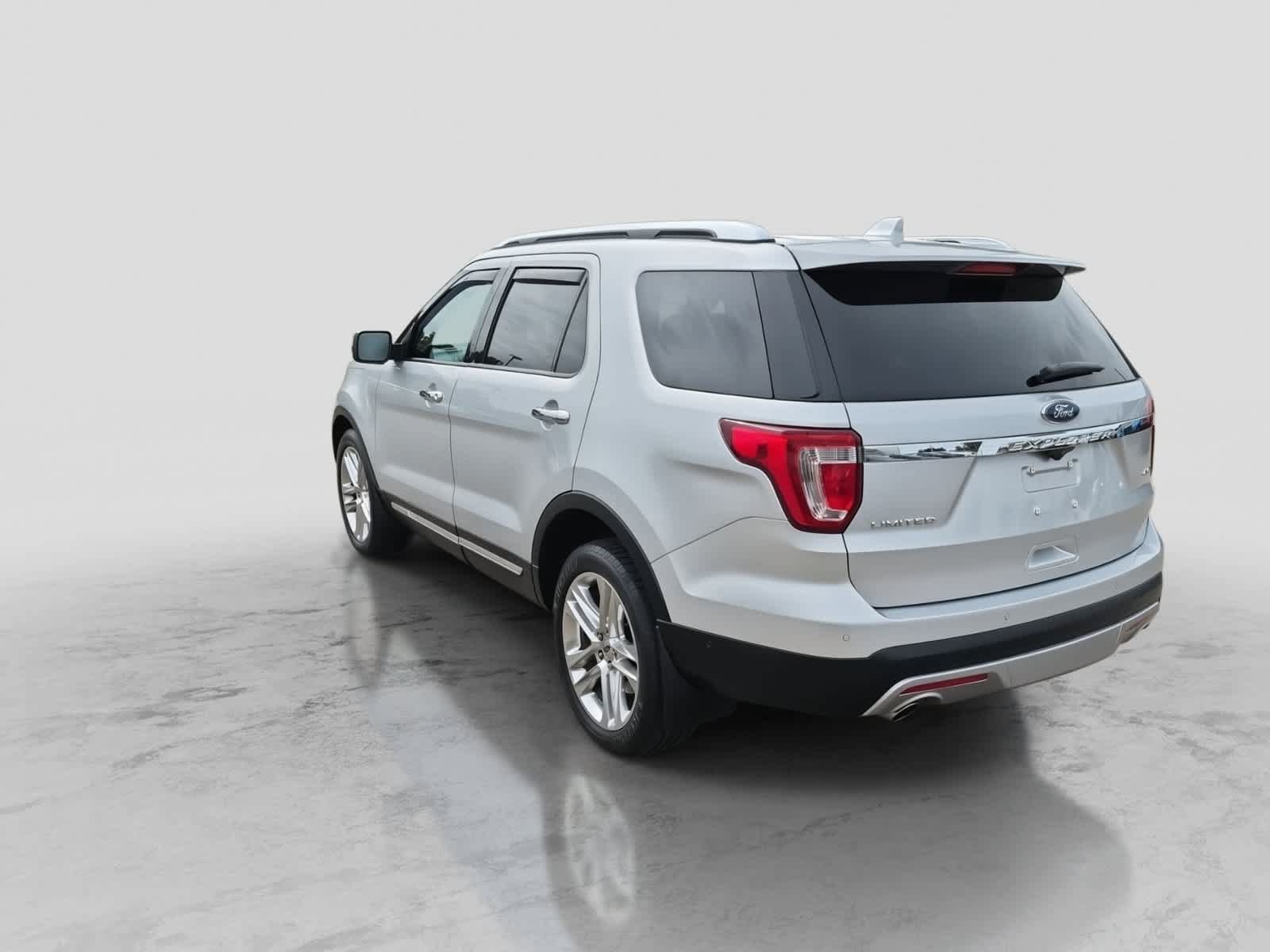 Used 2017 Ford Explorer Limited w/ Equipment Group 301A AWD/4WD image 6