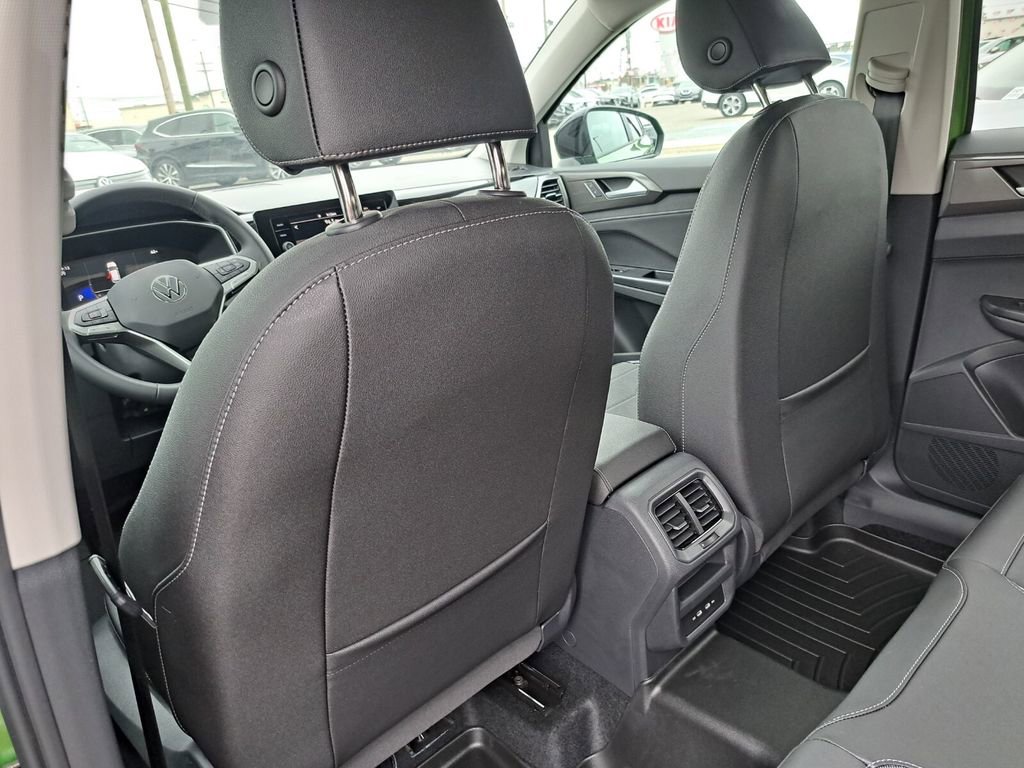 New 2026 Volkswagen Taos SE image 23