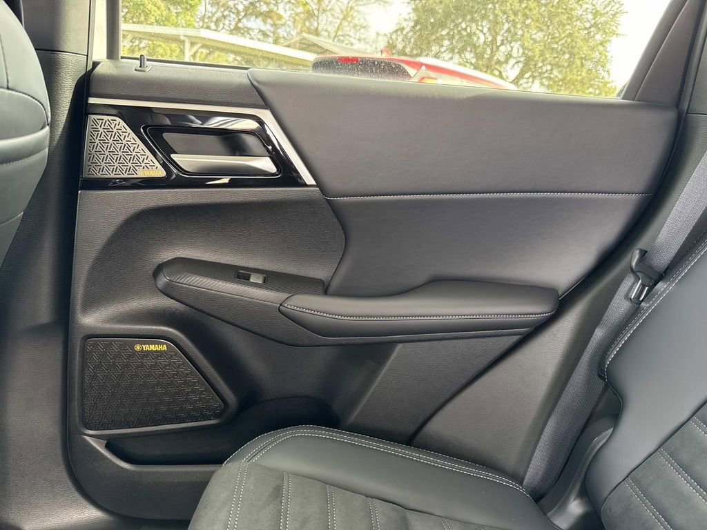 New 2026 Mitsubishi Outlander SE image 15