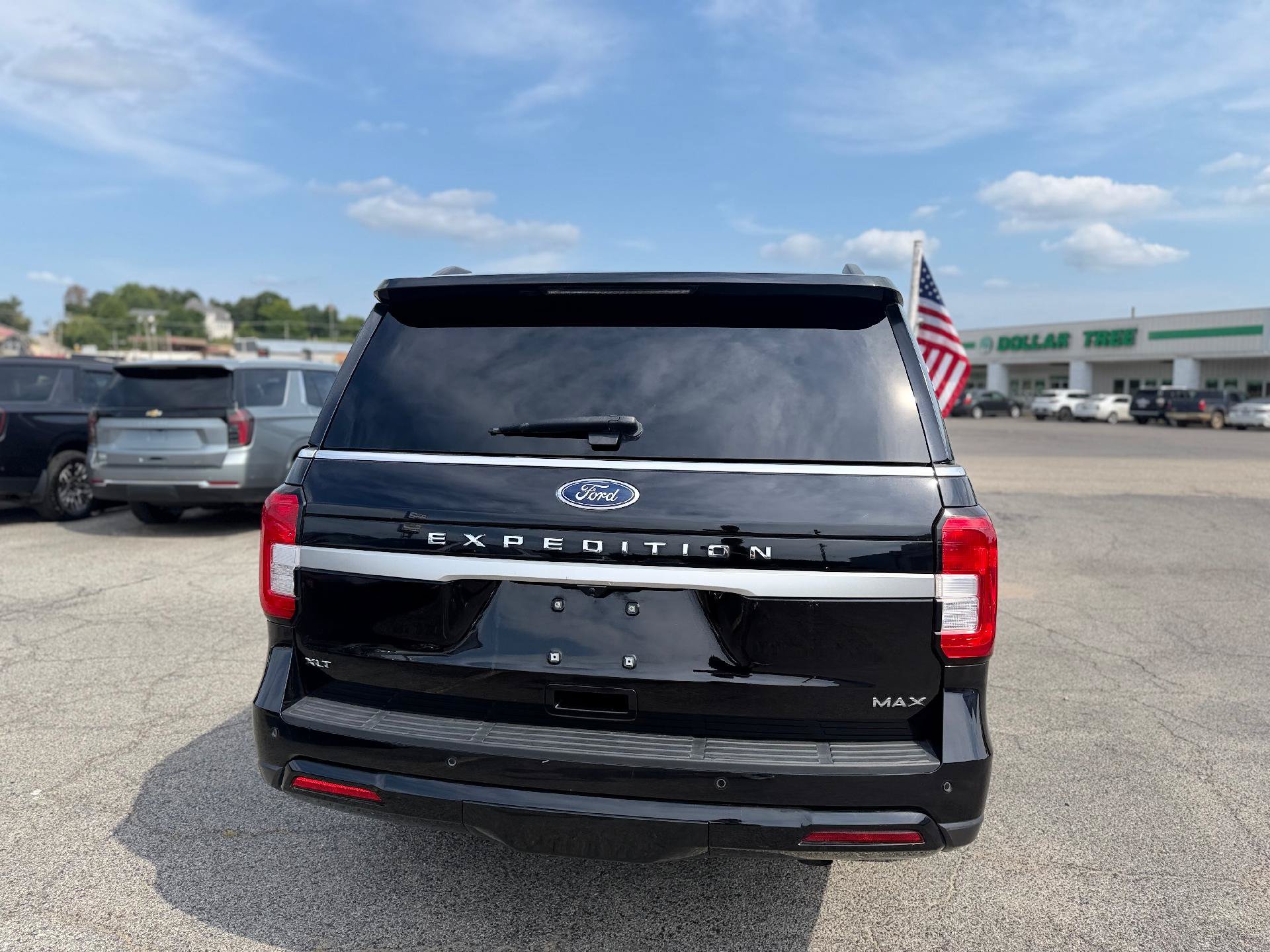 Used 2024 Ford Expedition Max XLT AWD/4WD image 4