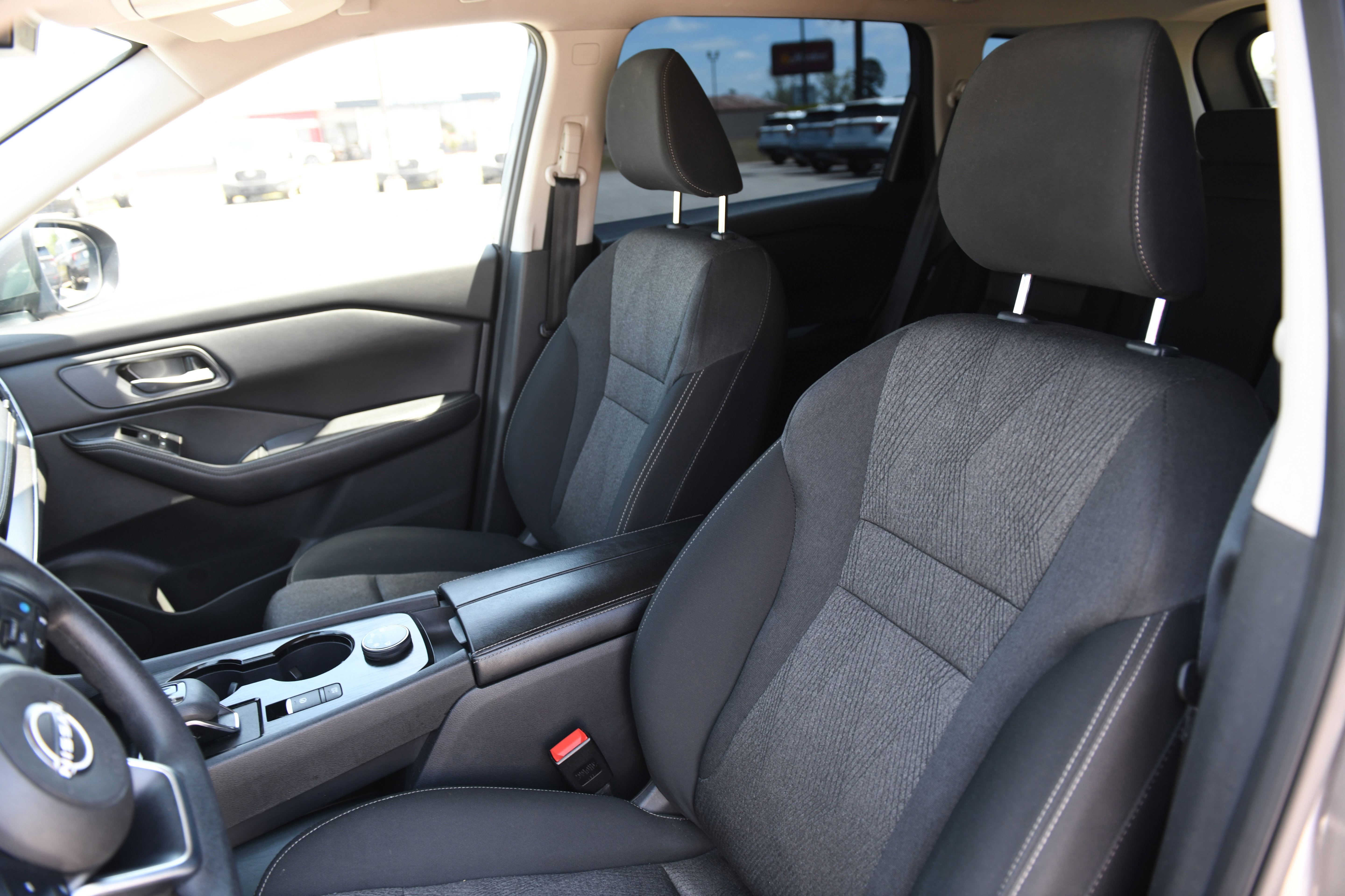 Used 2024 Nissan Rogue SV AWD/4WD image 14