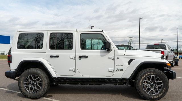 Used 2024 Jeep Wrangler Sahara AWD/4WD image 5
