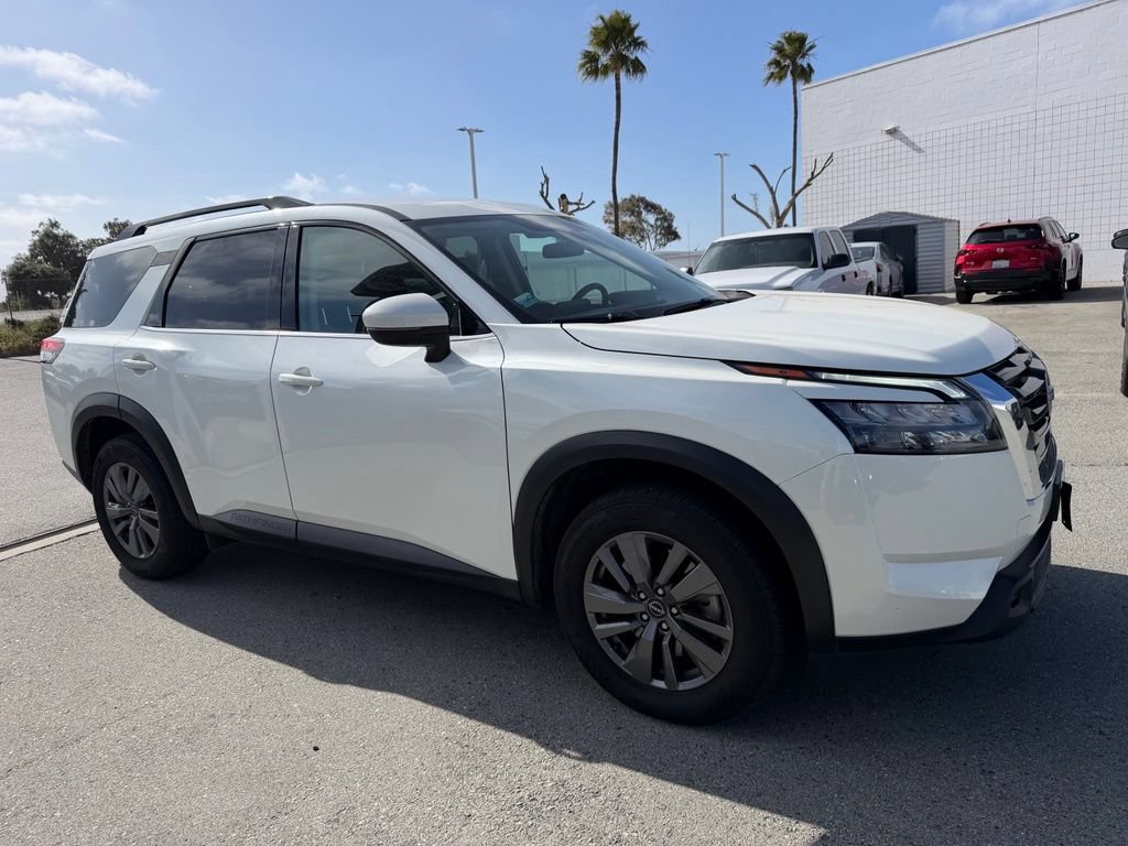 Used 2024 Nissan Pathfinder SV FWD image 3