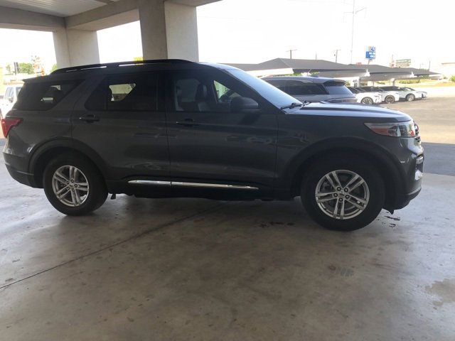 Used 2020 Ford Explorer XLT w/ Equipment Group 202A image 3