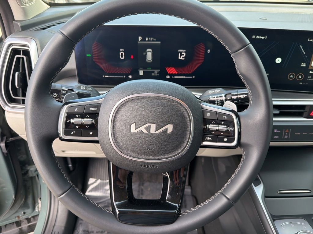 Certified 2025 Kia Sorento EX image 18