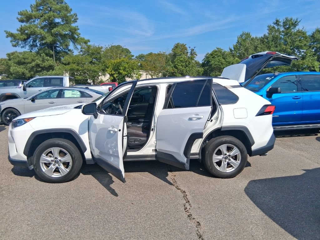 Used 2021 Toyota RAV4 XLE w/ Convenience Package AWD/4WD image 18