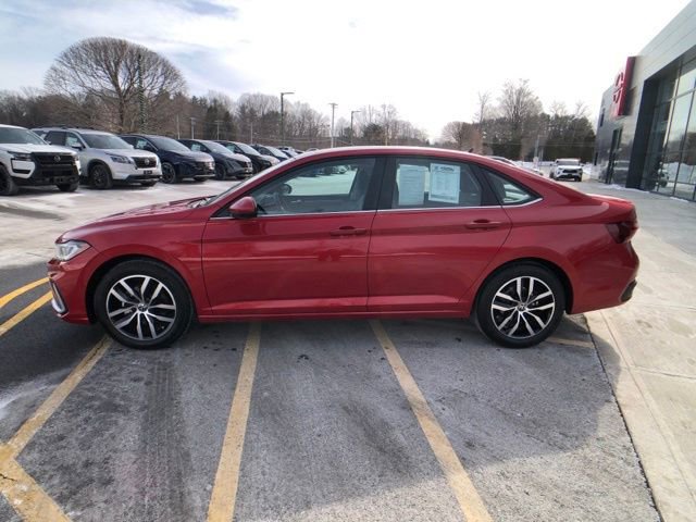 Used 2025 Volkswagen Jetta SE image 2