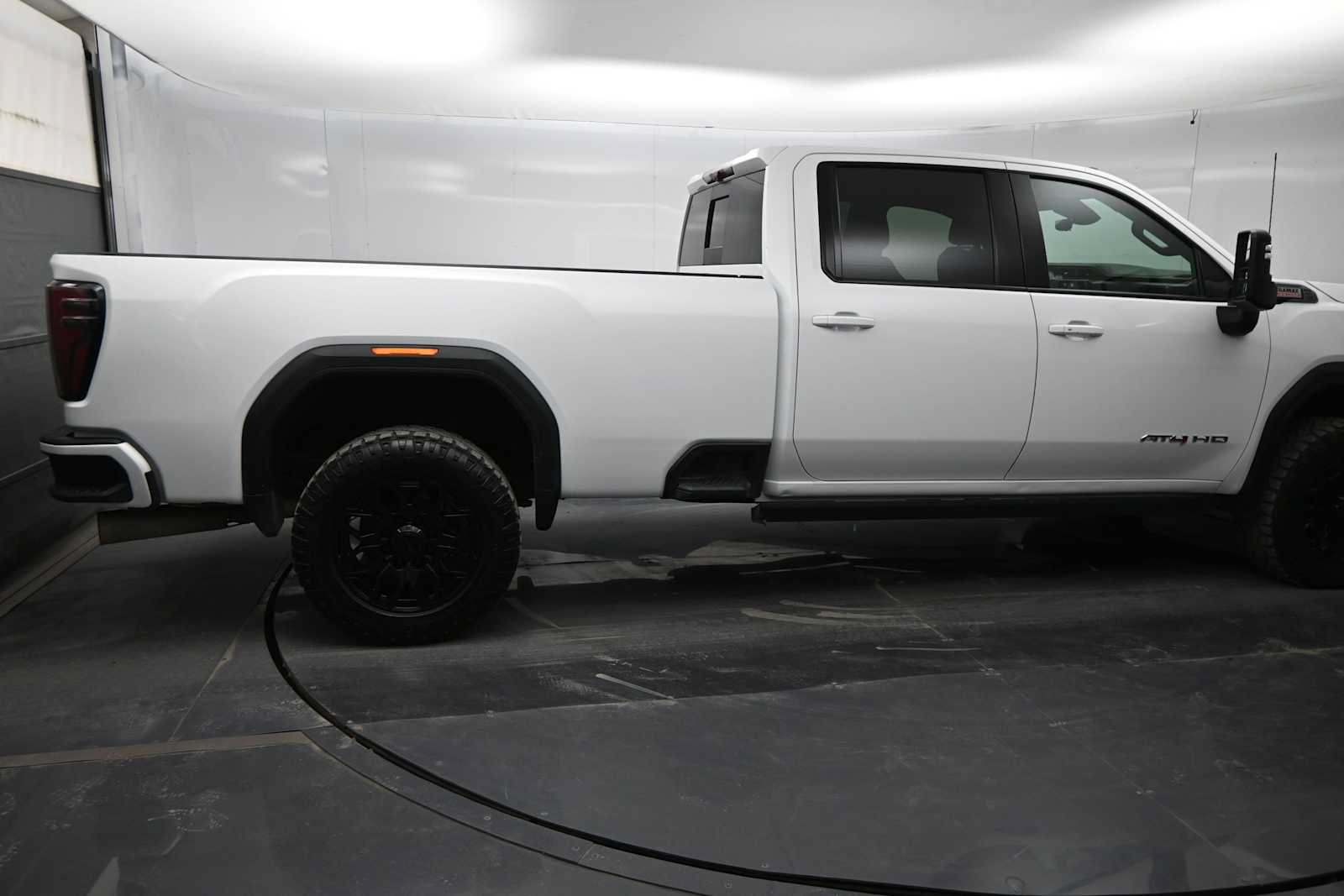 Used 2024 GMC Sierra 2500 AT4 w/ AT4 Premium Plus Package AWD/4WD image 16