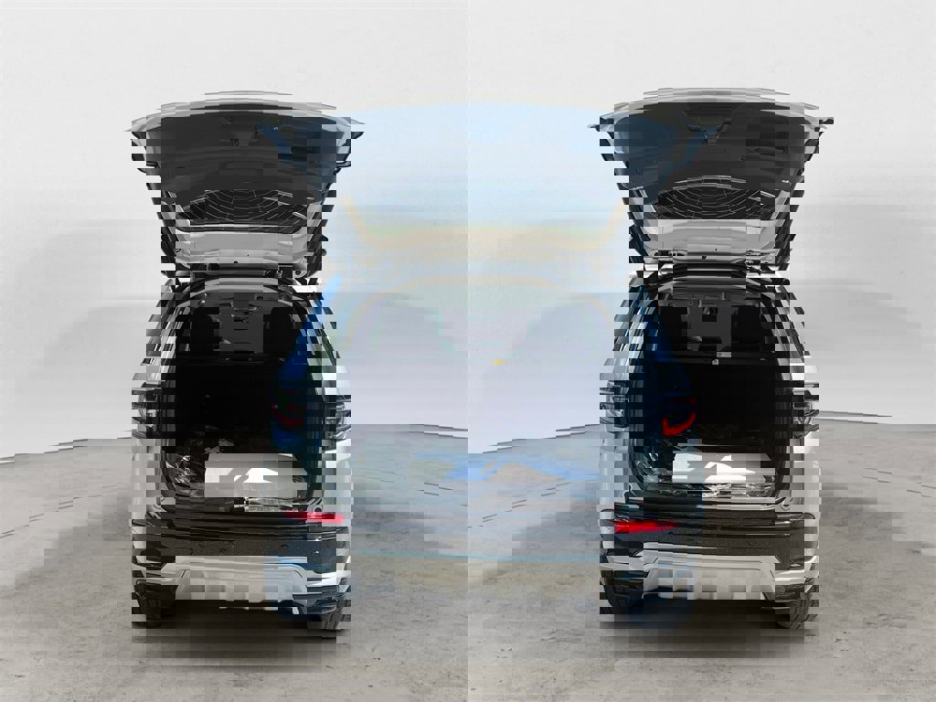 New 2025 Land Rover Discovery Sport S image 30