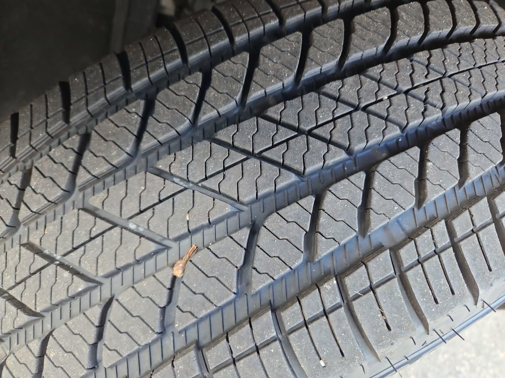 Used 2022 Chevrolet Traverse LT image 36