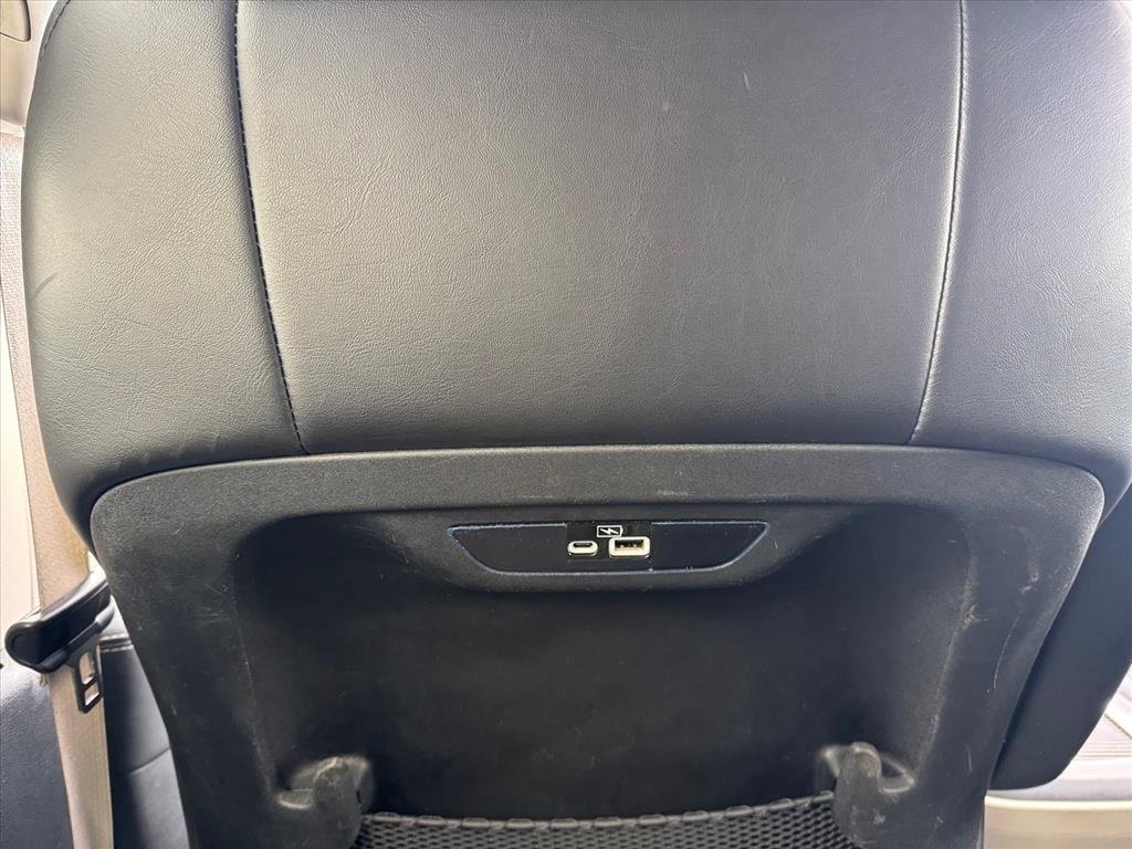 Used 2023 Chrysler Pacifica Touring-L image 12