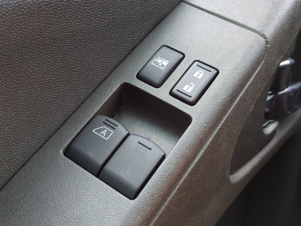 Used 2019 Nissan Frontier SV image 7